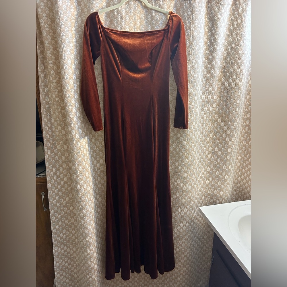 Elegant Rust Velvet Long Sleeve Dress